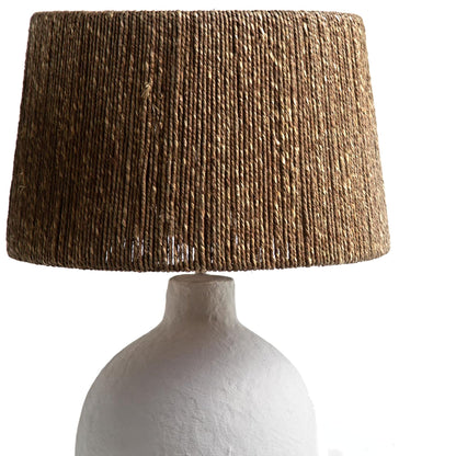 Επιτραπέζιο Φωτιστικό Fajra – Καπέλο Seagrass Μπεζ, Λευκή Βάση