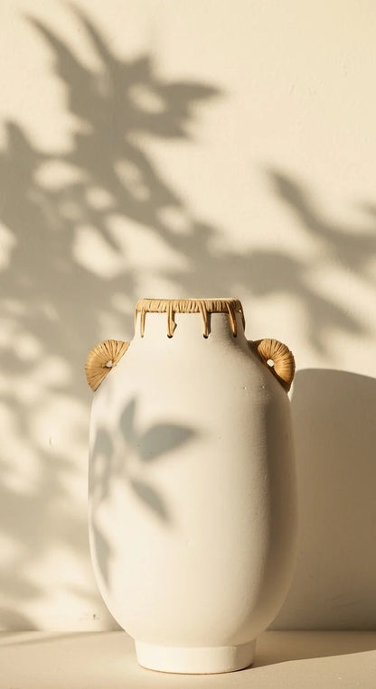 Usiris White Decorative Vase